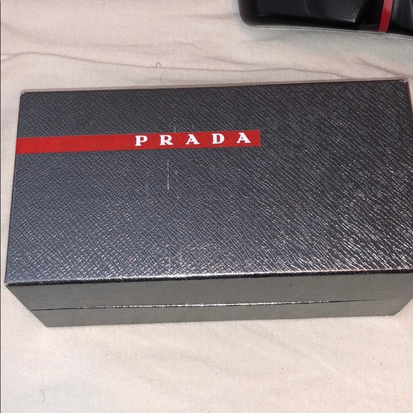 Prada sunglasses - Picture 3 of 6